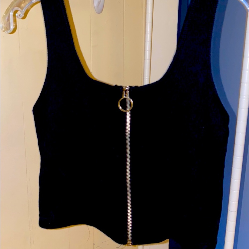 Simple black crop top tank top